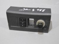 Toyota RAV4 (XA20) 2000-2006 Seat heater switch