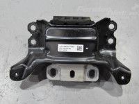 Volkswagen Passat (B8) Engine mounting, left Part code: 5Q0199555R
Body type: Universaal