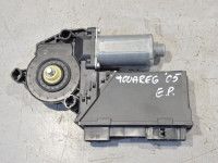 Volkswagen Touareg Window regulator engine, front right Part code: 7L0959702H  009
Body type: Maastur