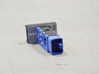 Hyundai Santa Fe Windshield heating switch Part code: 93720 2B000
Body type: Linnamaastur