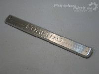 Kia Sorento 2002-2011 Front door scuff plate, left Part code: 85886-3E000