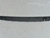 BMW 3 (E46) Inlet grille, hood Part code: 51138204860
Body type: Sedaan