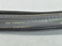 Volkswagen Scirocco Front door seal, right (lower) body Part code: 1K8867911C
Body type: 3-ust luukpära...